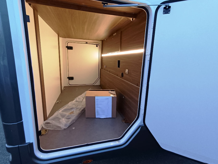 mobilvetta-krosser-p90-lettonautico-180cv-automatico-barberacaravan-castelboglione-at-18