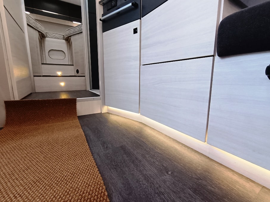challenger-337ga-graphite-vip-gemelli-cambioautomatico-semintegrale-barberacaravan-castelboglione-at-15