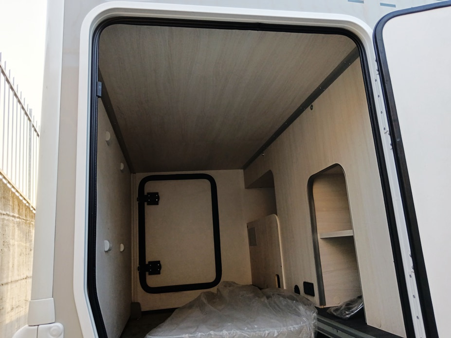 challenger-337ga-graphite-vip-gemelli-cambioautomatico-semintegrale-barberacaravan-castelboglione-at-18