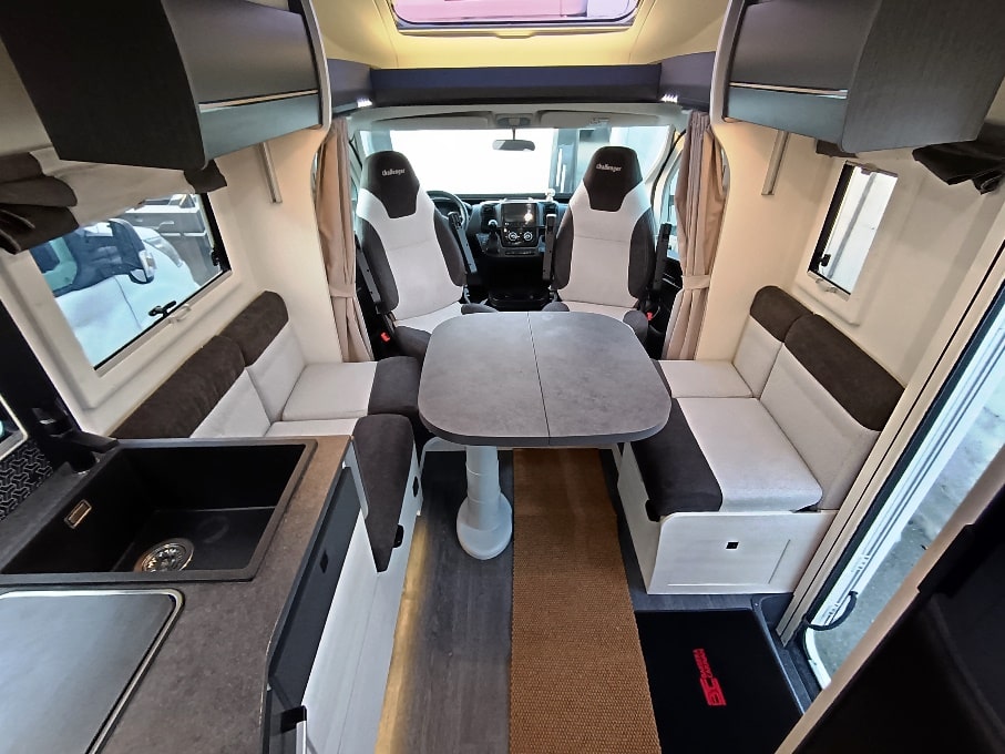 challenger-337ga-graphite-vip-gemelli-cambioautomatico-semintegrale-barberacaravan-castelboglione-at-5