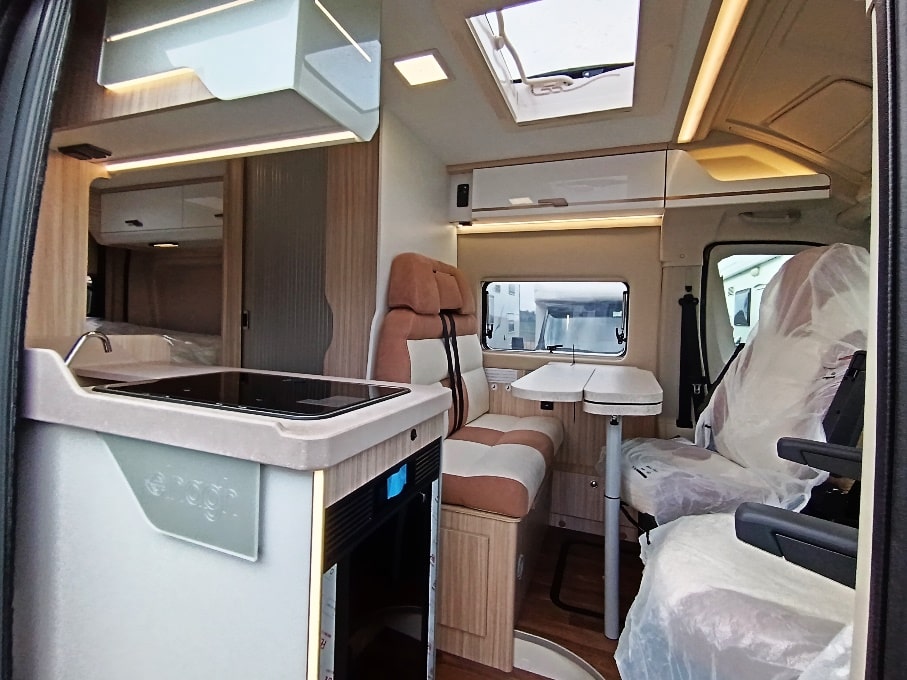 elnagh-e-van-furgonato-6-xl-premium-barberacaravan-castelboglione-at-4