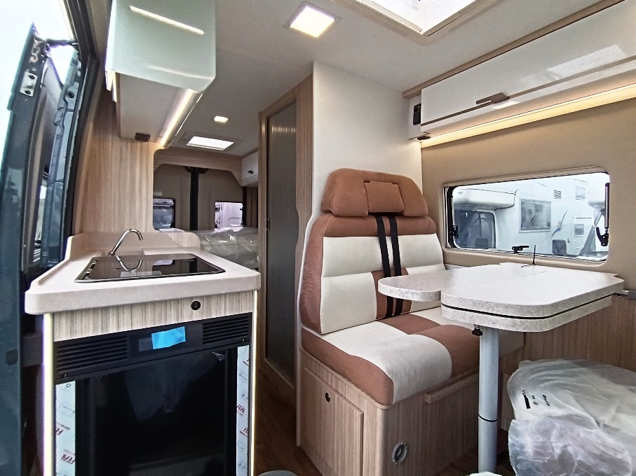 elnagh-e-van-furgonato-6-xl-premium-barberacaravan-castelboglione-at-5