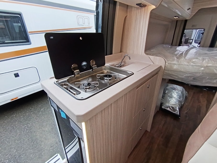 elnagh-e-van-furgonato-6-xl-premium-barberacaravan-castelboglione-at-7