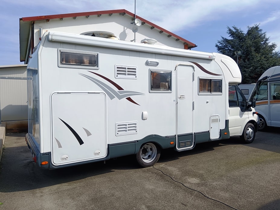 caravansinternational-ci-riviera-garage-p-semintegrale-ford-barberacaravan-castelboglione-at-2