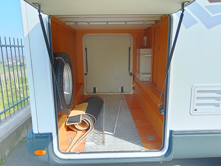 caravansinternational-ci-riviera-garage-p-semintegrale-ford-barberacaravan-castelboglione-at-3