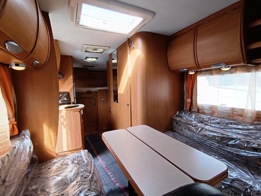 caravansinternational-ci-riviera-garage-p-semintegrale-ford-barberacaravan-castelboglione-at-4