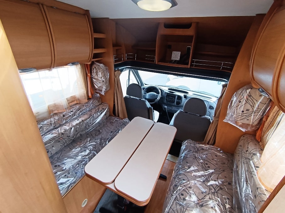 caravansinternational-ci-riviera-garage-p-semintegrale-ford-barberacaravan-castelboglione-at-5
