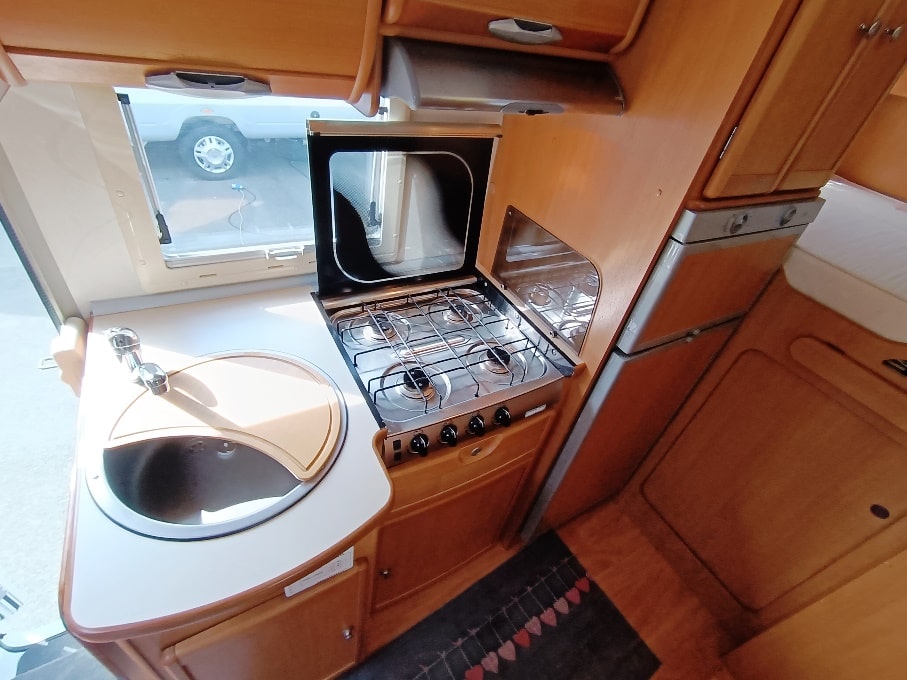caravansinternational-ci-riviera-garage-p-semintegrale-ford-barberacaravan-castelboglione-at-7