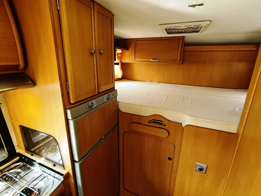 caravansinternational-ci-riviera-garage-p-semintegrale-ford-barberacaravan-castelboglione-at-8