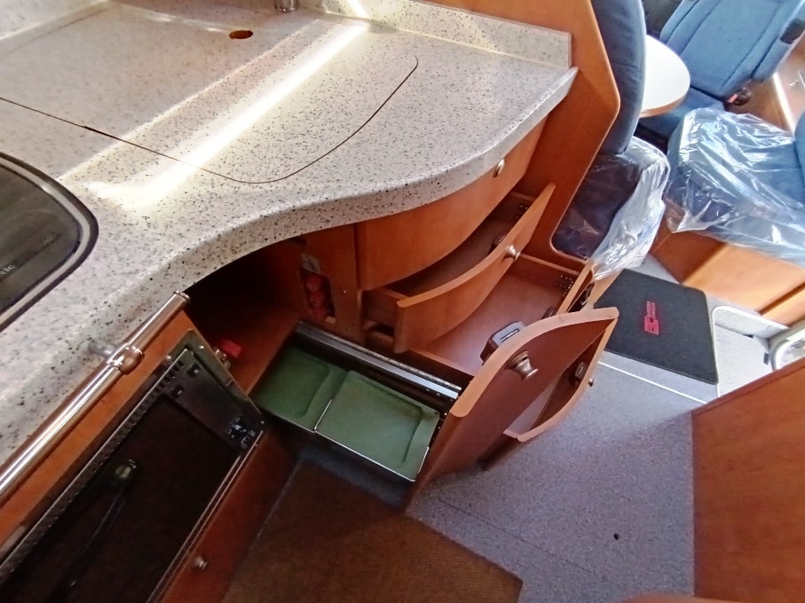 carthago-chic-i47-iveco-patente-c-alde-motorhome-barberacaravan-castelboglione-at-13