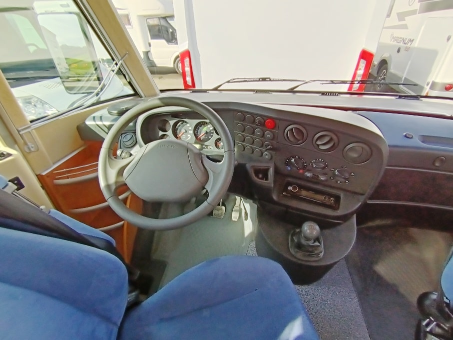 carthago-chic-i47-iveco-patente-c-alde-motorhome-barberacaravan-castelboglione-at-18
