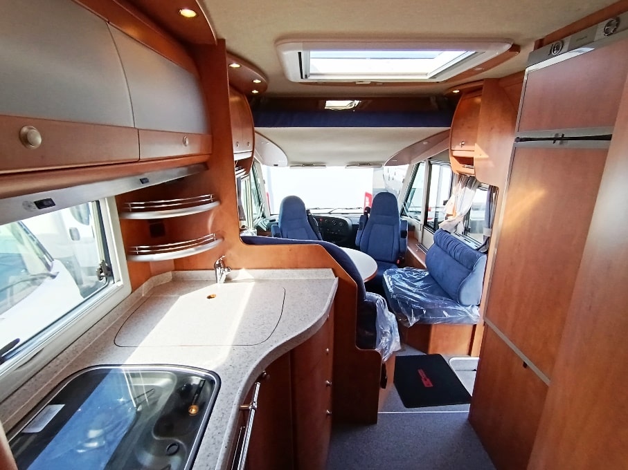carthago-chic-i47-iveco-patente-c-alde-motorhome-barberacaravan-castelboglione-at-3