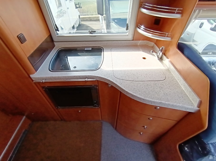carthago-chic-i47-iveco-patente-c-alde-motorhome-barberacaravan-castelboglione-at-6
