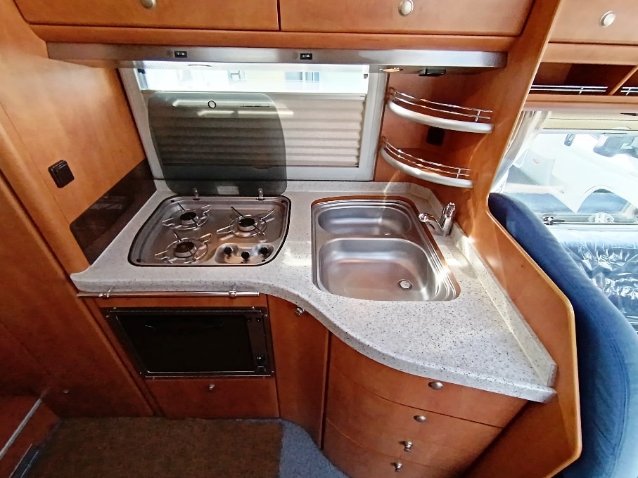 carthago-chic-i47-iveco-patente-c-alde-motorhome-barberacaravan-castelboglione-at-7