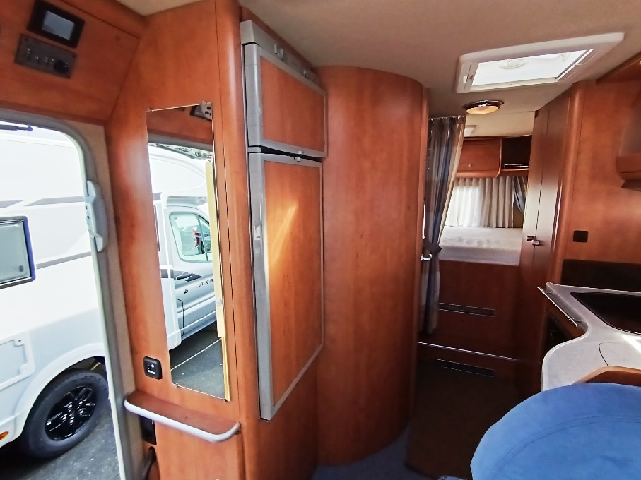 carthago-chic-i47-iveco-patente-c-alde-motorhome-barberacaravan-castelboglione-at-9