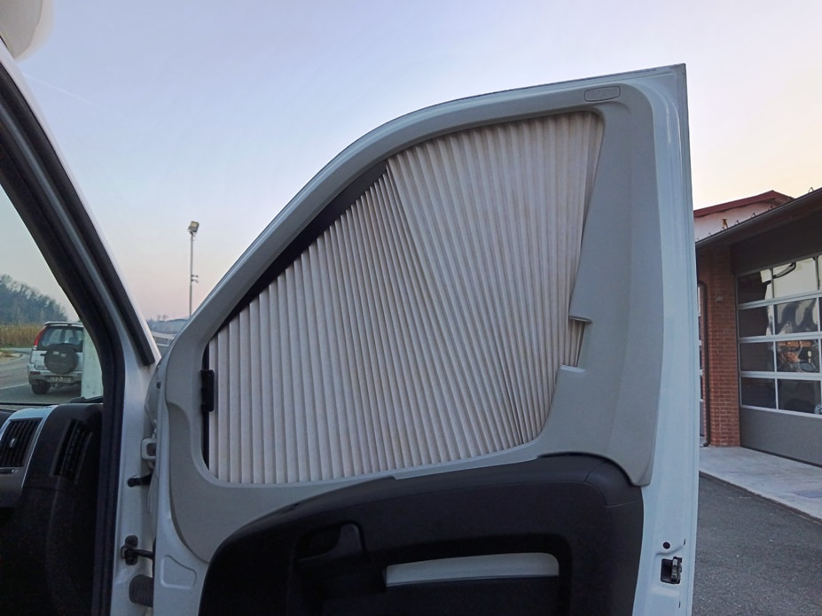 challenger-250-premium-semintegrale-corto-litio-portamoto-barberacaravan-castelboglione-at-15