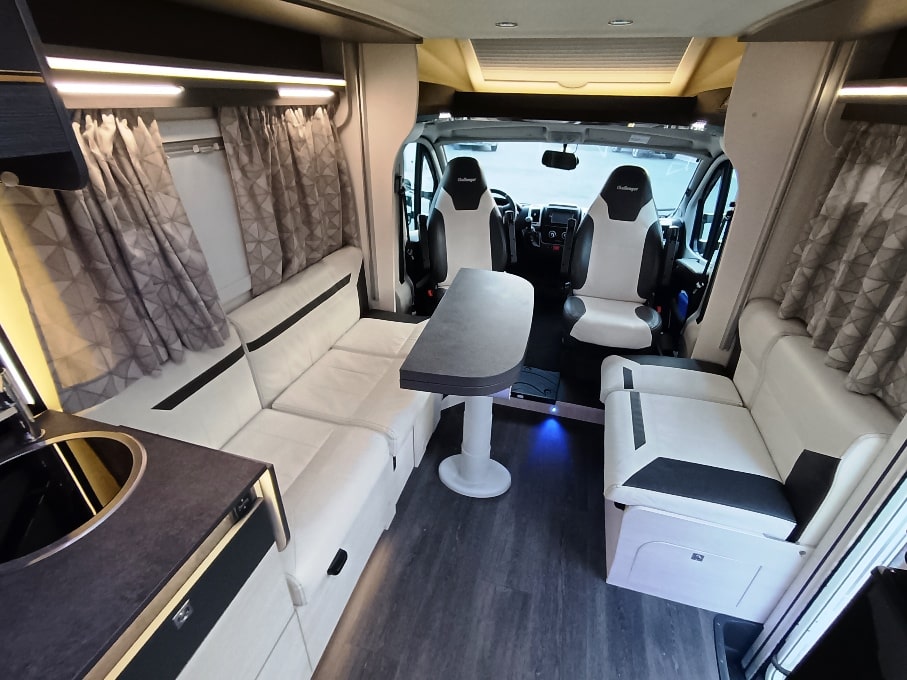 challenger-250-premium-semintegrale-corto-litio-portamoto-barberacaravan-castelboglione-at-5