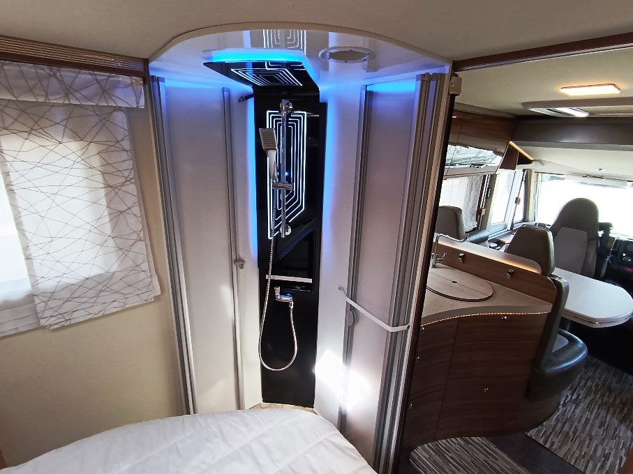 eura-mobil-integraline-695qb-motorhome-lettonautico-alde-barberacaravan-castelboglione-at-10