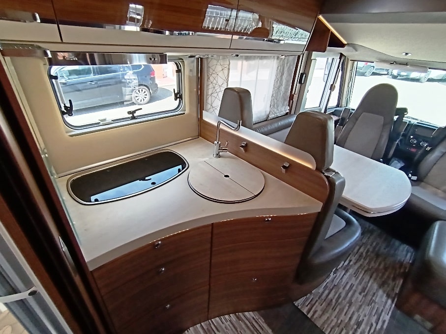 eura-mobil-integraline-695qb-motorhome-lettonautico-alde-barberacaravan-castelboglione-at-7