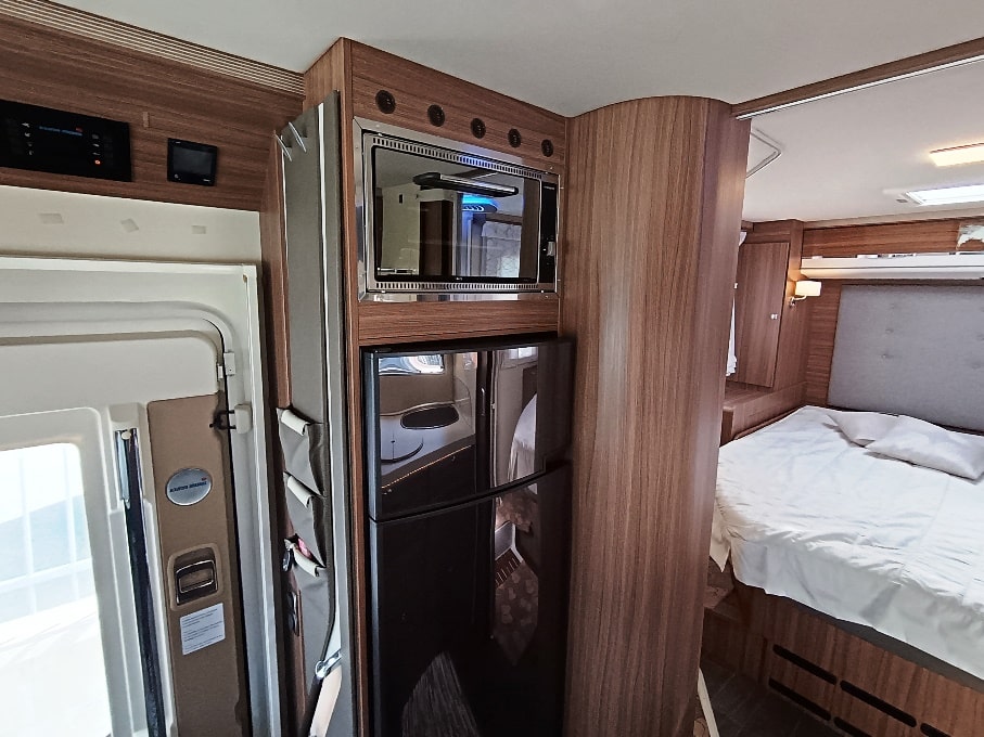 eura-mobil-integraline-695qb-motorhome-lettonautico-alde-barberacaravan-castelboglione-at-8
