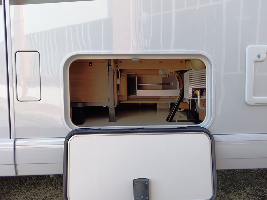 malibu-reisemobil-i-441-le-motorhome-corto-gemelli-barberacaravan-castelboglione-at-18