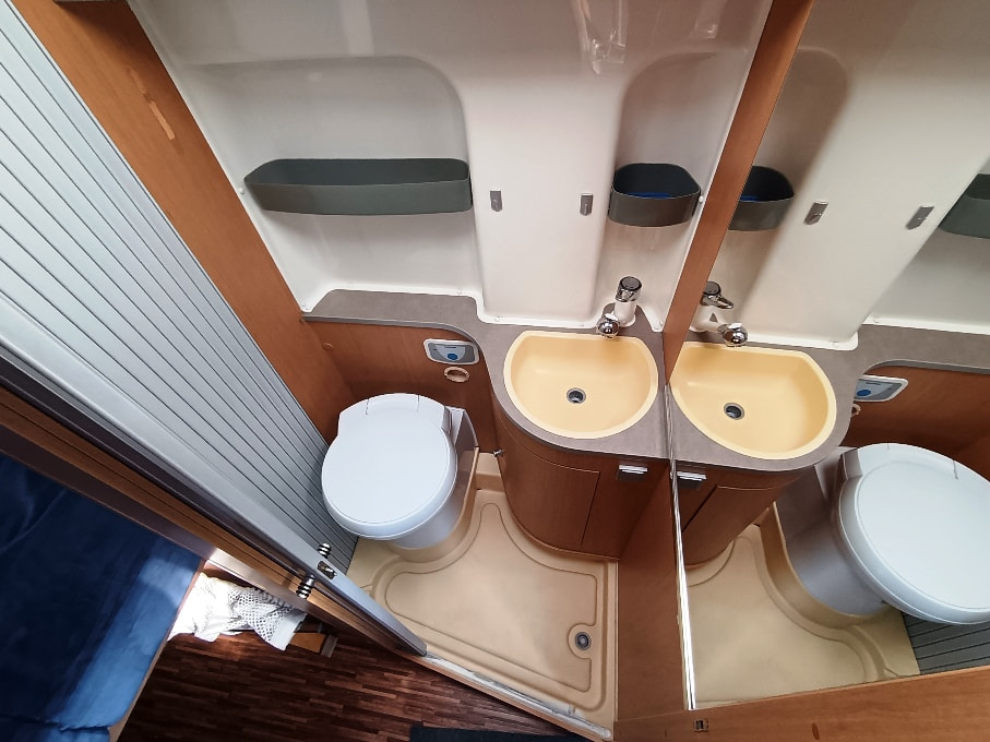 hymer-car-322-van-furgonato-barberacaravan-castelboglione-at-12