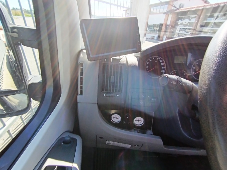 hymer-car-322-van-furgonato-barberacaravan-castelboglione-at-14