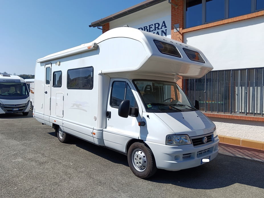 laika-ecovip-2-mansardato-7-posti-doppiopavimento-barberacaravan-castelboglione-at-12