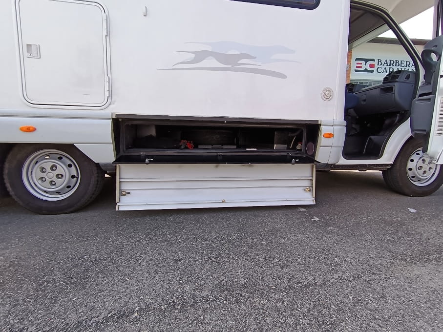 laika-ecovip-2-mansardato-7-posti-doppiopavimento-barberacaravan-castelboglione-at-14