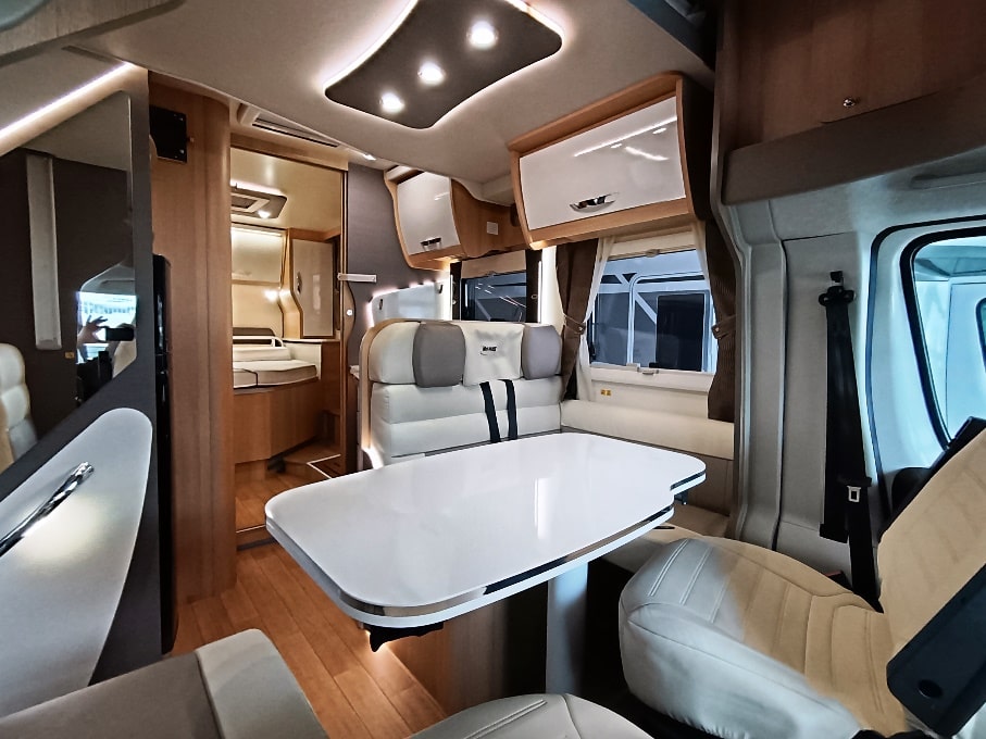 mclouis-mc4-367g-nautico-corto-barberacaravan-castelboglione-at-3