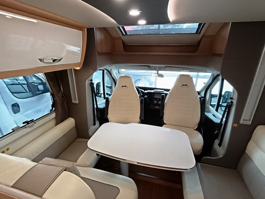mclouis-mc4-367g-nautico-corto-barberacaravan-castelboglione-at-4