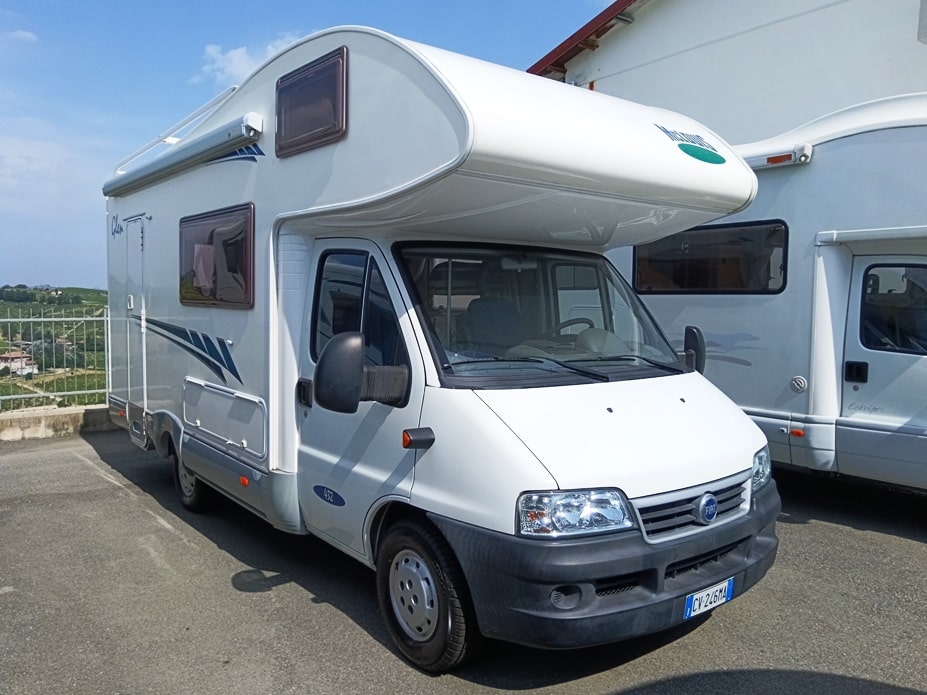 mc louis-glen-432-mansardato-compatto-barberacaravan-castelboglione-at-1