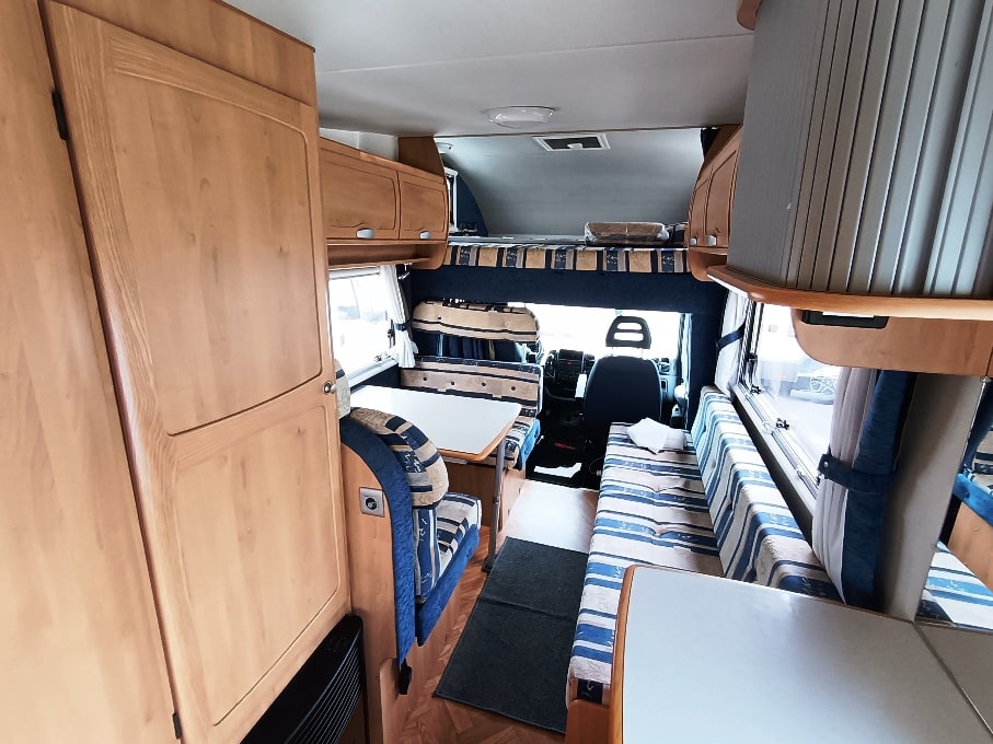 mc louis-glen-432-mansardato-compatto-barberacaravan-castelboglione-at-4
