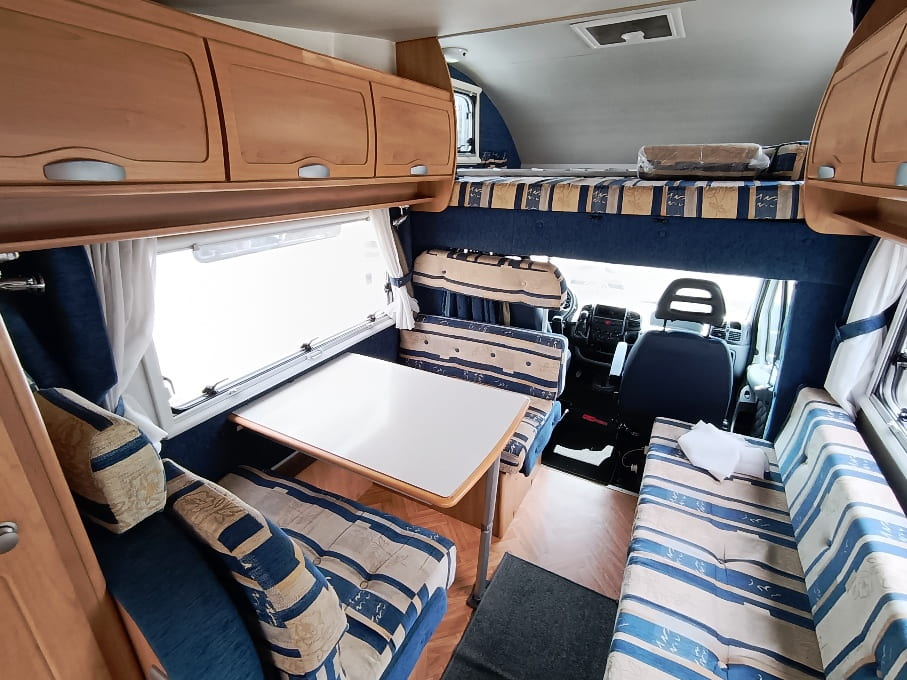mc louis-glen-432-mansardato-compatto-barberacaravan-castelboglione-at-5