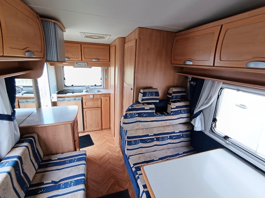 mc louis-glen-432-mansardato-compatto-barberacaravan-castelboglione-at-7