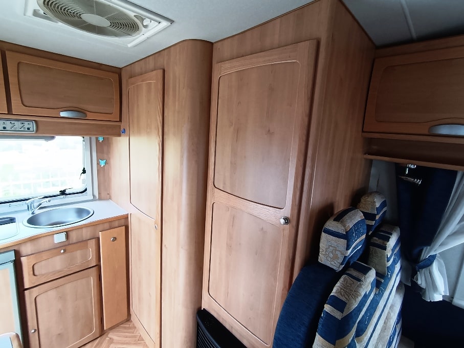 mc louis-glen-432-mansardato-compatto-barberacaravan-castelboglione-at-8