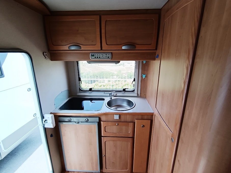 mc louis-glen-432-mansardato-compatto-barberacaravan-castelboglione-at-9