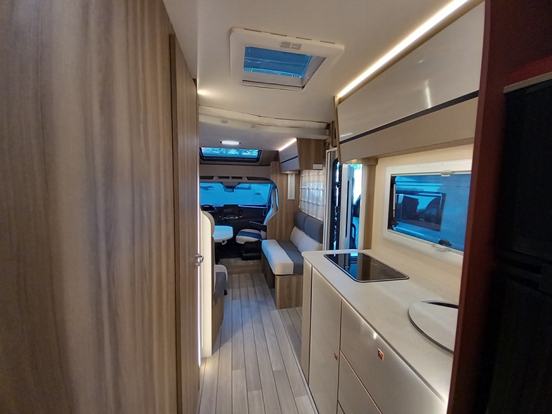 rollerteam-kronos-298tl-semintegrale-ford-transit-barberacaravan-castelboglione-at-10