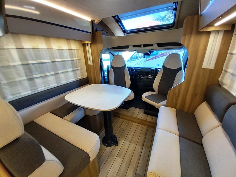 rollerteam-kronos-298tl-semintegrale-ford-transit-barberacaravan-castelboglione-at-3