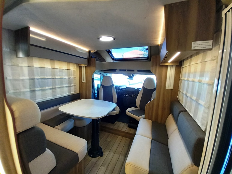 rollerteam-kronos-298tl-semintegrale-ford-transit-barberacaravan-castelboglione-at-4