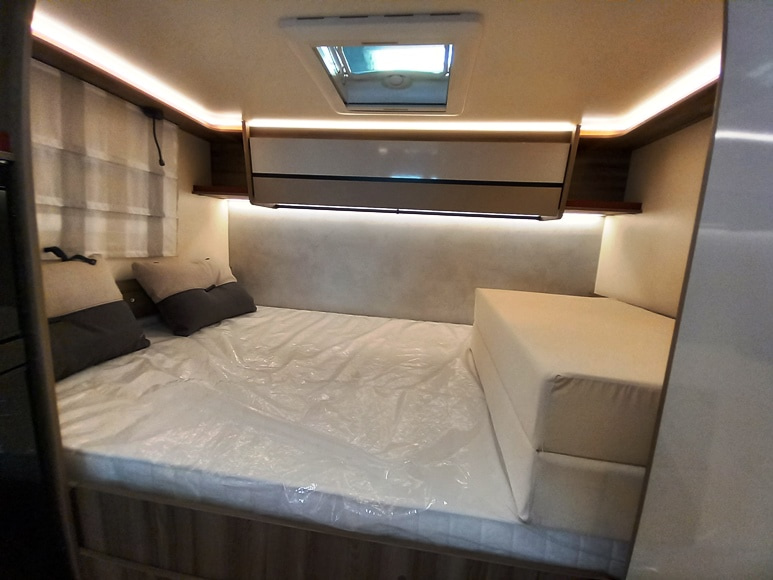 rollerteam-kronos-298tl-semintegrale-ford-transit-barberacaravan-castelboglione-at-8