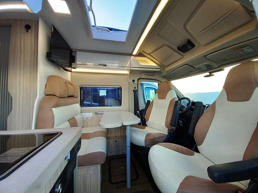 elnagh-e-van-6-xl-premium-letto sollevabile-barberacaravan-castelboglione-at-2