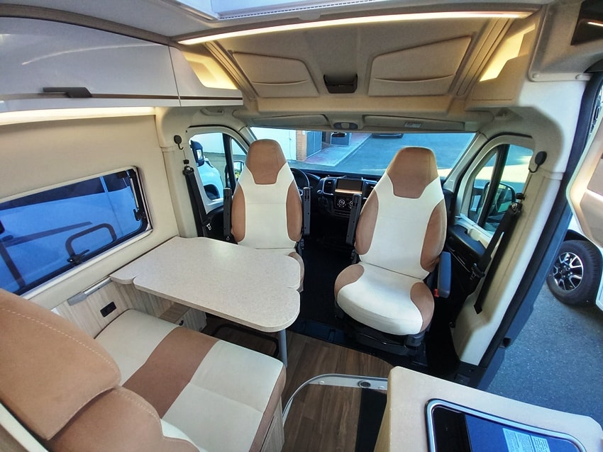 elnagh-e-van-6-xl-premium-letto sollevabile-barberacaravan-castelboglione-at-3