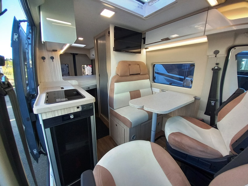elnagh-e-van-6-xl-premium-letto sollevabile-barberacaravan-castelboglione-at-4