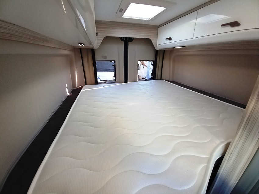 elnagh-e-van-6-xl-premium-letto sollevabile-barberacaravan-castelboglione-at-6