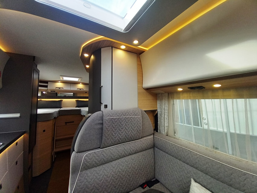 malibu-reisemobil-t430kble-semintegrale-gemelli-doppiopavimento-barberacaravan-castelboglione-at-9