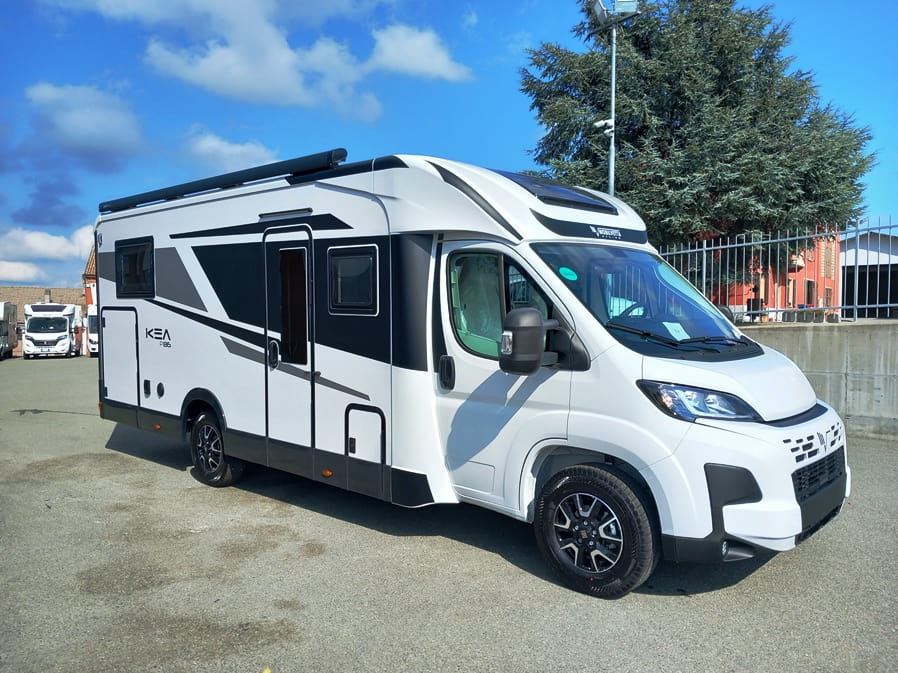 mobilvetta-kea-p86-lettigemelli-facetoface-barberacaravan-castelboglione-at-1