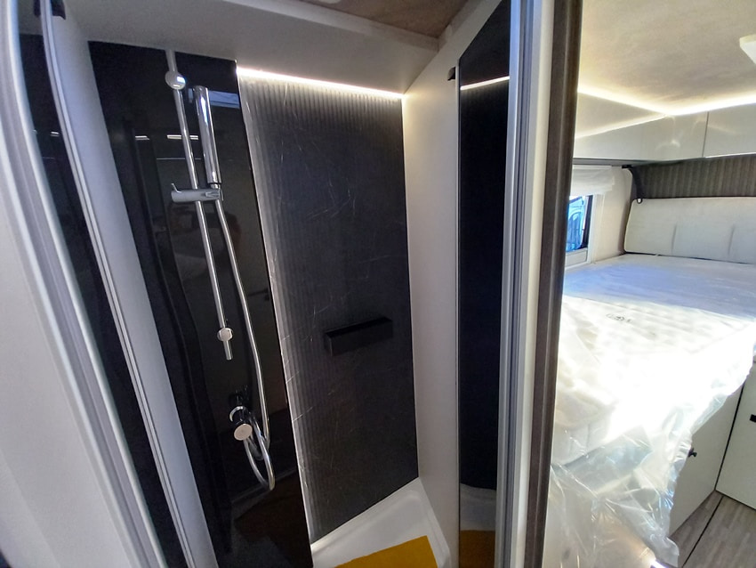 mobilvetta-kea-p86-lettigemelli-facetoface-barberacaravan-castelboglione-at-10