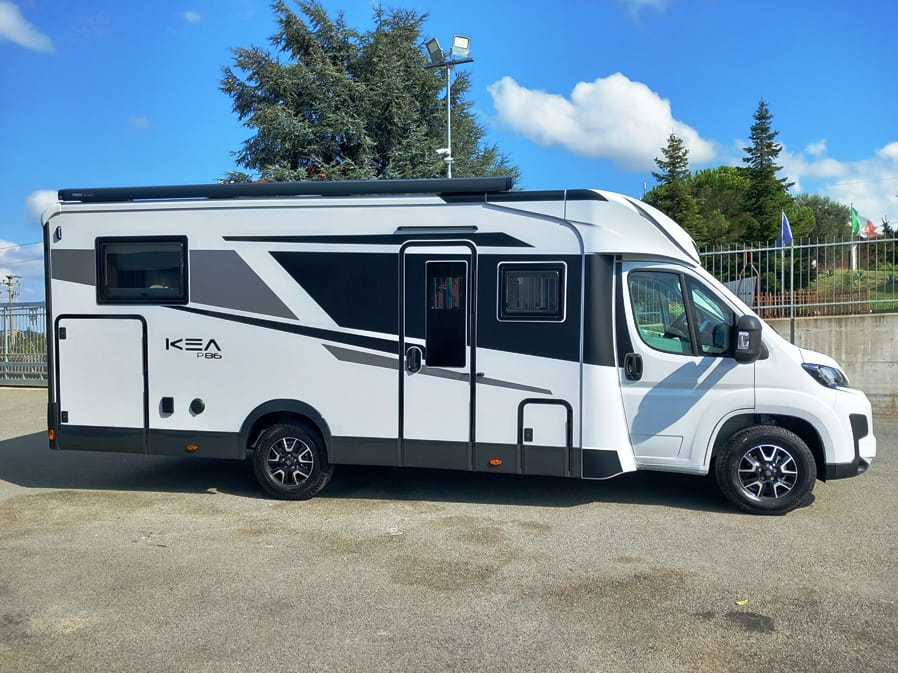 mobilvetta-kea-p86-lettigemelli-facetoface-barberacaravan-castelboglione-at-2
