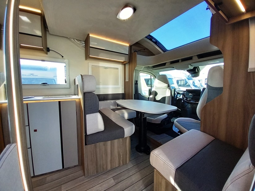 rollerteam-kronos-285tl-transit-gemelli-barberacaravan-castelboglione-at-2